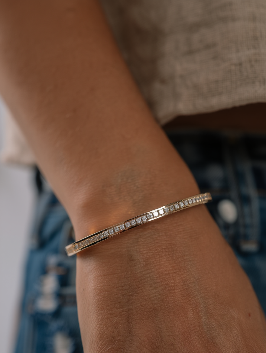 Evie Bangle - Gold