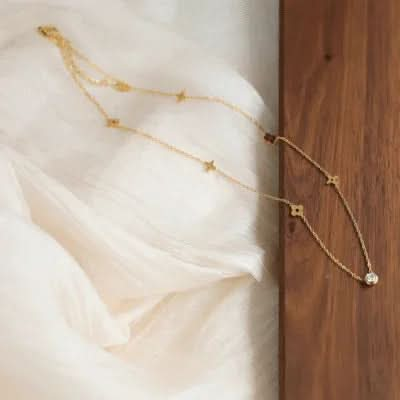 Carrie Clover Necklace